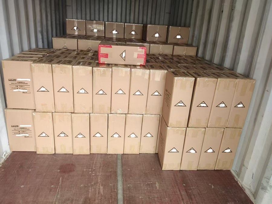 Perché Yijiaxin Gift garantisce il commercio stabile dell'Asia orientale con spedizioni personalizzate di portachiavi Quicksand?