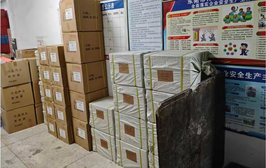 Ordini in forte espansione! La produzione di articoli da regalo Dongguan Yijiaxin avvia la spedizione in grandi quantità della serie di bottiglie Quicksand