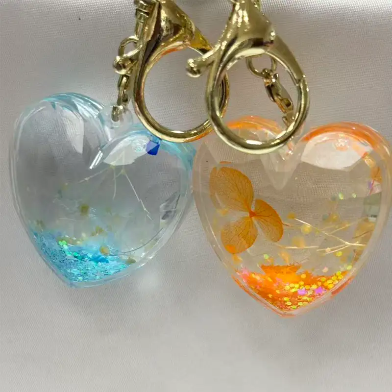 Portachiavi liquido con cuore di diamante